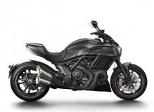 01_diavel_carbon_my16