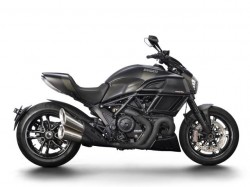 01_diavel_carbon_my16