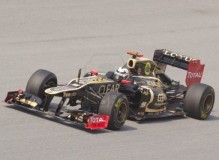 12904255-sepang-malesia--23-marzo-kimi-raikkonen-del-team-lotus-f1-scende-in-pista-il-giorno-della-prassi-del