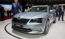 2015-skoda-superb-is-bigger-and-more-luxurious-at-geneva-debut-live-photos-92820-7