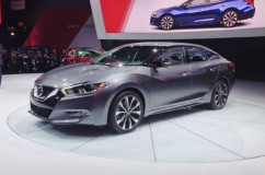 2016-nissan-maxima-front-three-quarter-04