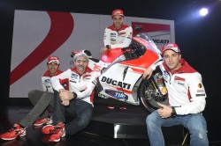 Ducati_MotoGP_Team_2015_Presentation_07