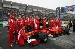 Il team Ferrari alo Motor Show di Bologna del 2011