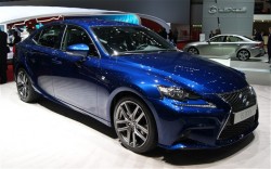 nuova Lexus IS Hybrid