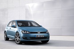 Nuova-Volkswagen-Golf-7-2013-8