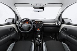 Totyota-Aygo-x-pure-2