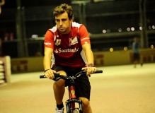 alonso-in-bici-pista-singapore-2012