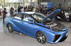 b-fuelcell-b-20141216-870x570