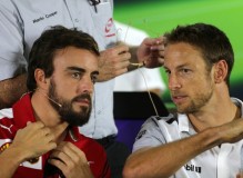 mclaren-alonso-e-button-2015