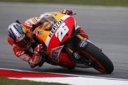 Daniel Pedrosa in piega durante la seconda sessione di libere di questa mattina a Sepang